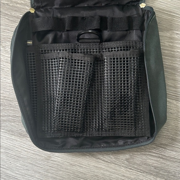 Green Hanging Travel Toiletry Bag - Picture 6 of 6